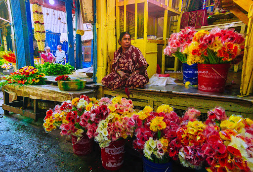 lady-selling-flower