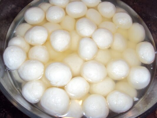 rasgulla-in-bowl